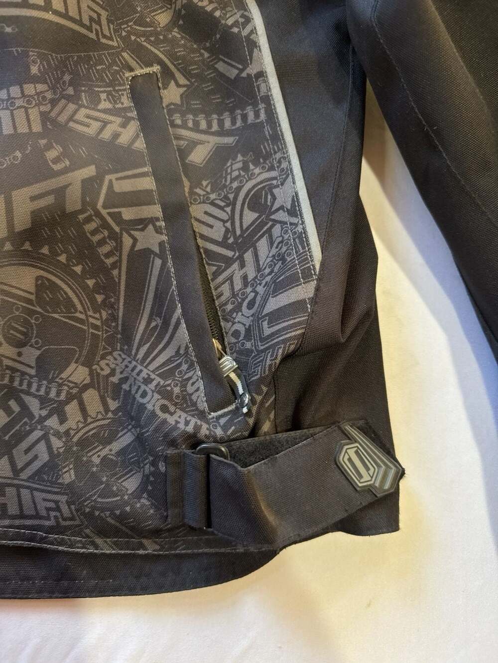 Shift Racing Avenger Rise Against Limited Edition Motorcycle Jacket, Size L
CL - Picture 4 of 6